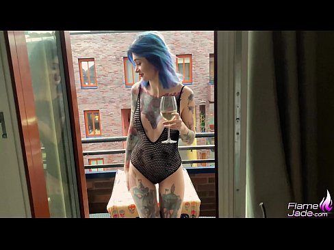 ❤️ Sjajna djevojka sisa gutljajem i strastveno jebe pod otvorenim nebom ️❌ Porno na bs.rionews.top ️❤